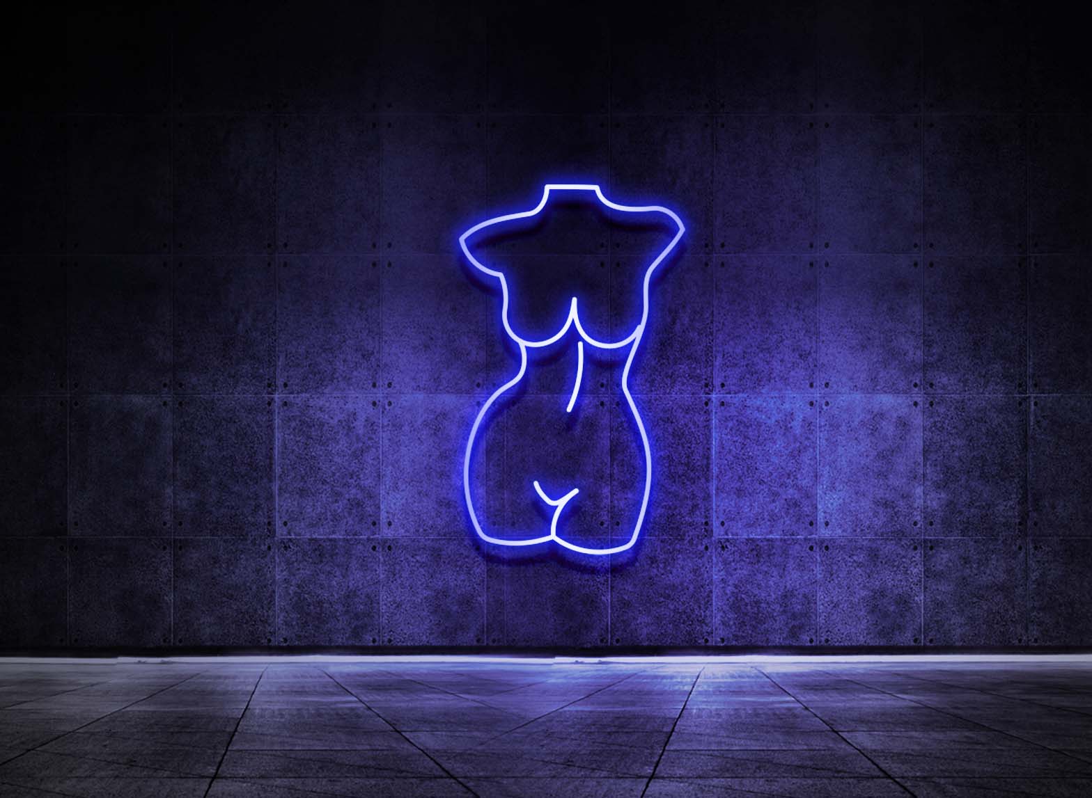 WEIBLICHE STATUE