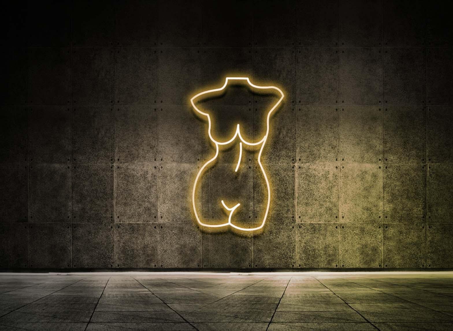 WEIBLICHE STATUE