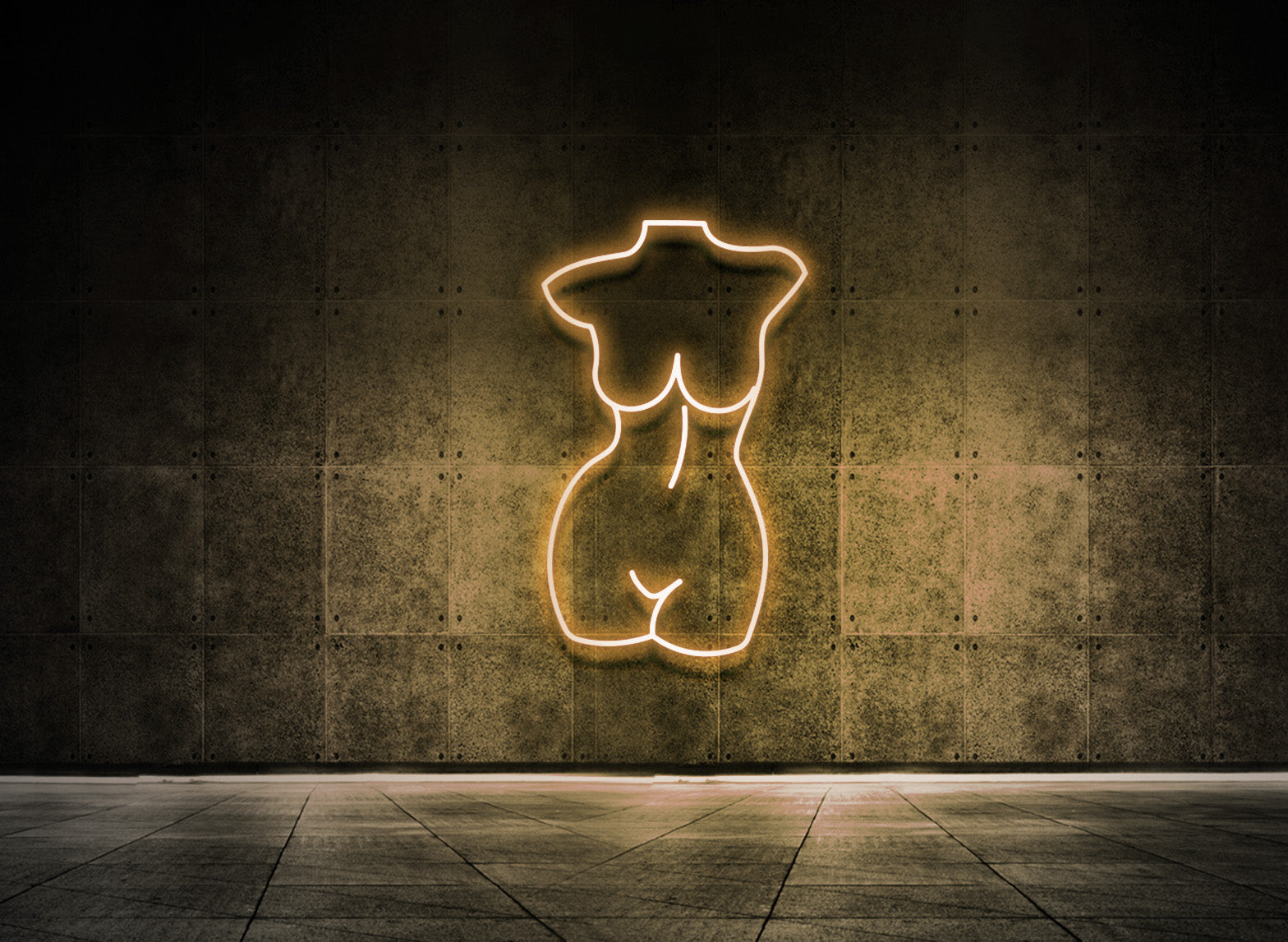 WEIBLICHE STATUE